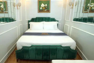 带浴缸的豪华双人房 — Lai Hotel Phu Nhuan - Near Tan Dinh Church & District 1